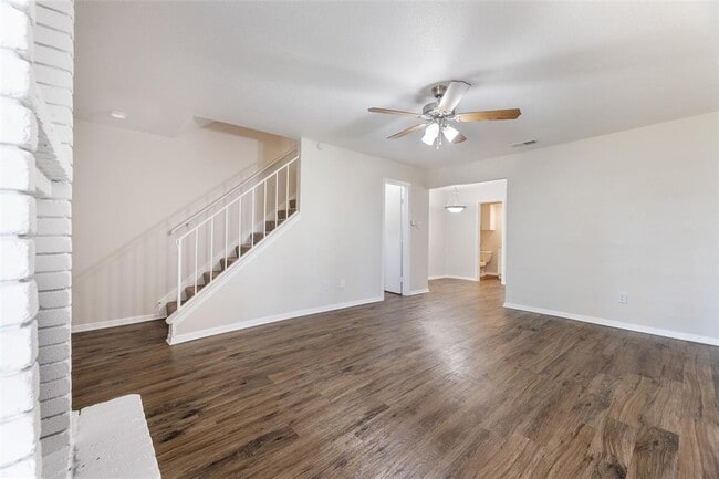 Building Photo - 210 W Lake Dr Rental