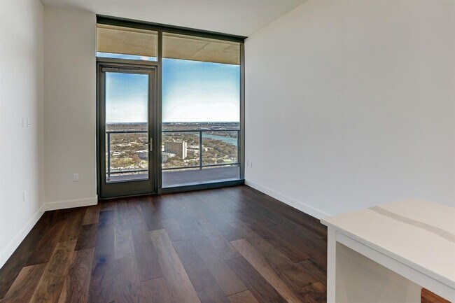 Photo - 44 East Ave Unit 2908