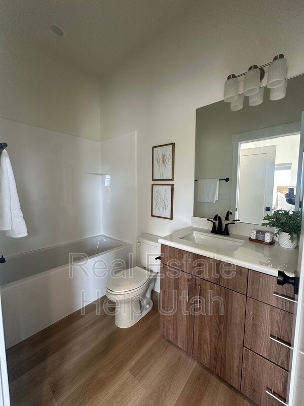 Photo - 7838 Holden St