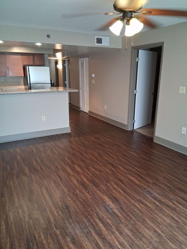 Photo - NEW LISTING at LAKE PLAZA! Available for FALL 2026; rent includes use of one parking space Unidad 202