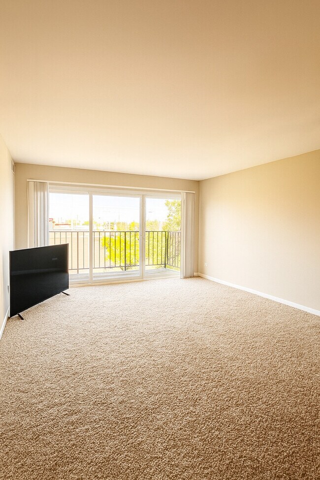 Photo - 1100 N Plum Grove Rd Unidad 313