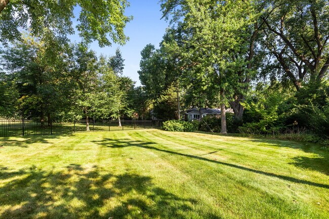 116 W Sturtz St