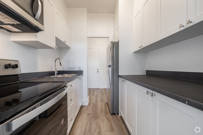 1BR, 1BA - Cuisine - 2880 Carling Avenue