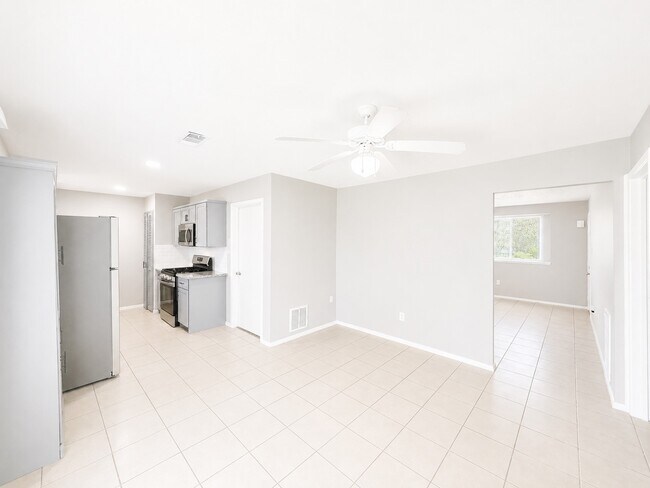Photo - 723 Onaleigh Dr