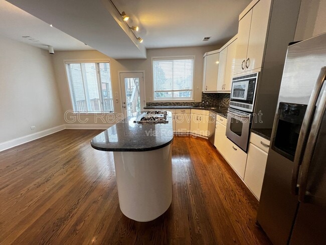 Photo - 1423 W Oakdale Ave Unidad 2