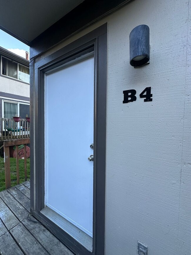 Photo - 1820 Larch Street B4