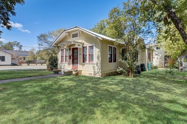 Photo - 601 E 8th St