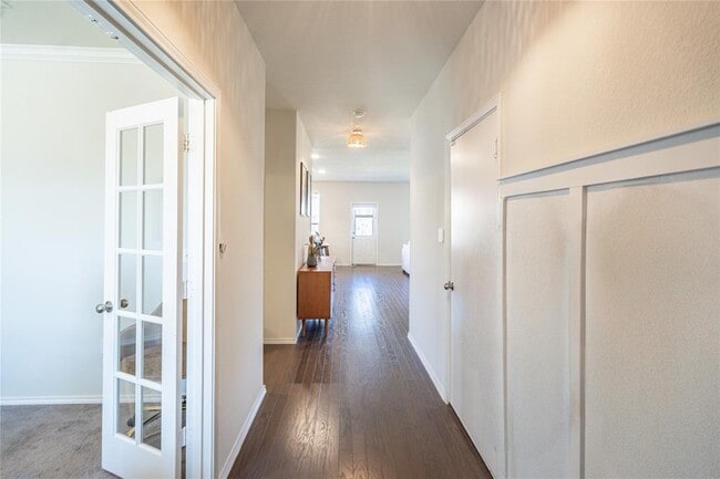 Photo - 547 Saturnia Dr