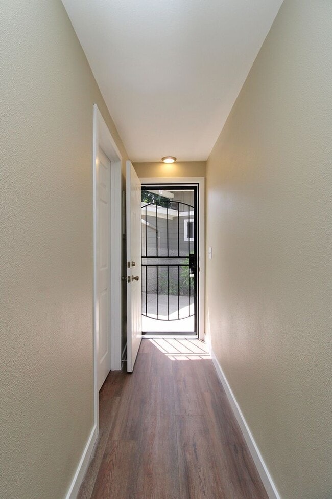Photo - 18245 E Burnside St Unit 111