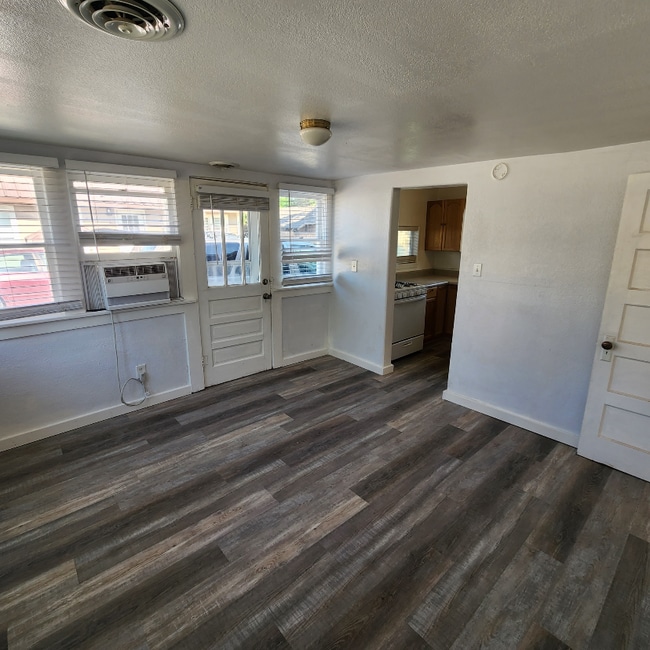 Photo - 635 Elm Ave