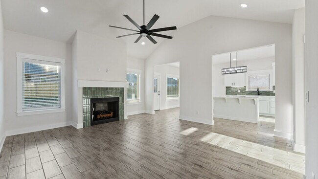 Modern 3BR Near Creekside Park
