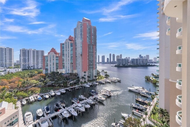 Photo - 3340 NE 190th St Unidad 1305