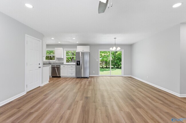 Photo - 1504 Faye St SW