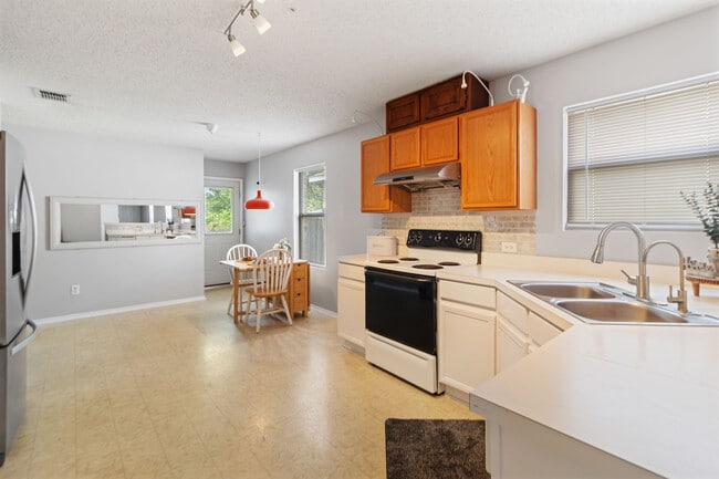 Photo - 6717 Waterhill Ln