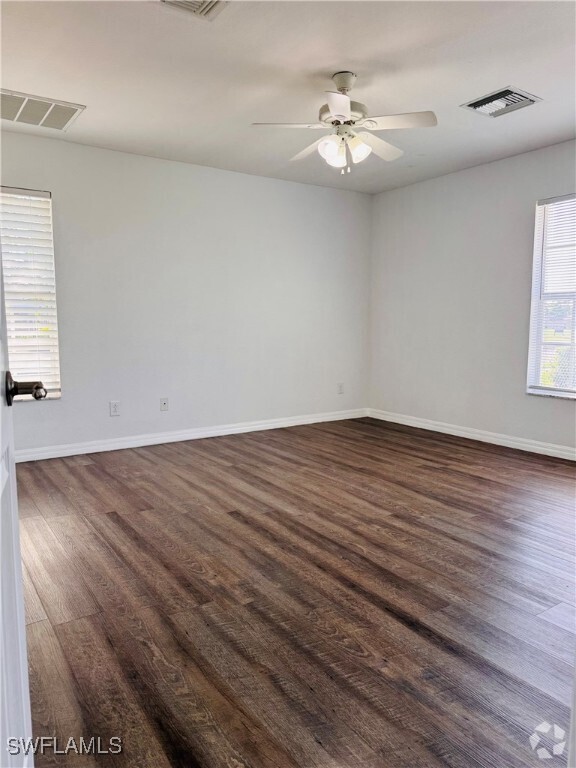 Building Photo - 421 SW 4th St Rental