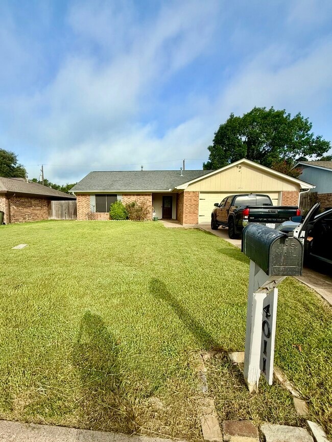 Building Photo - 4011 Woodbriar Dr Rental