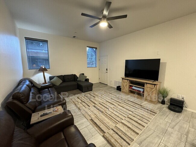 Photo - 1650 E Ponderosa Pkwy