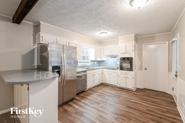 Photo - 4353 Hale Pl SW