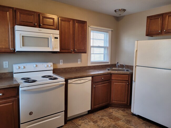 Kitchen - 913 W 5th St S