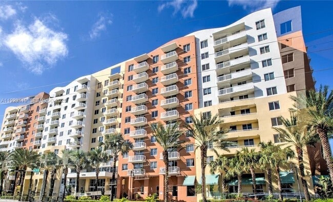 Building Photo - 18800 NE 29th Ave Unit 827