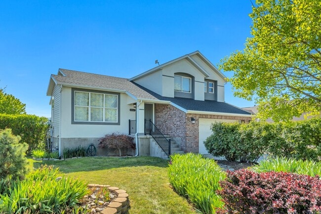 Building Photo - 8847 Mountain Vista Dr