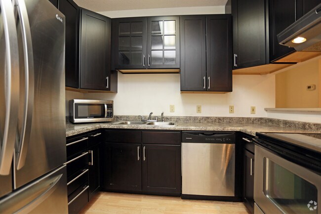 4 BR, 2 BA - kitchen
