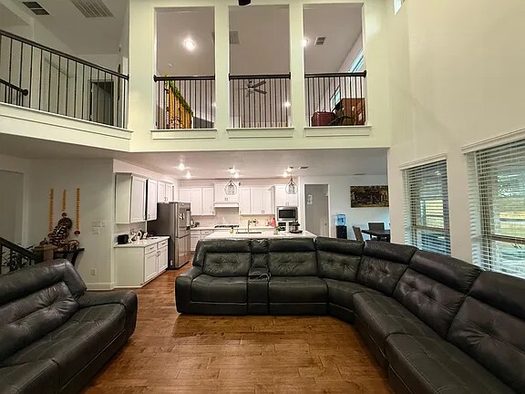 Photo - 325 Augusta Ct