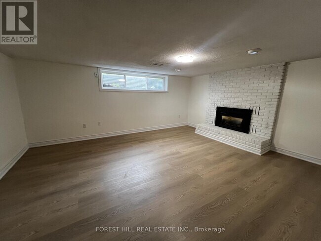 Photo - 420 Grove St E
