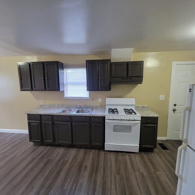 Convenient West Side Location! 3BR/2BA!