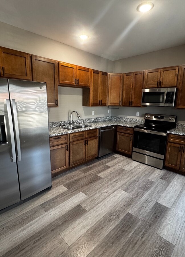 Building Photo - Muddy Springs 10 Plex Unit 200