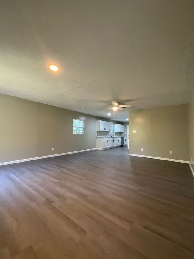 Photo - 149 Lakeshore Dr