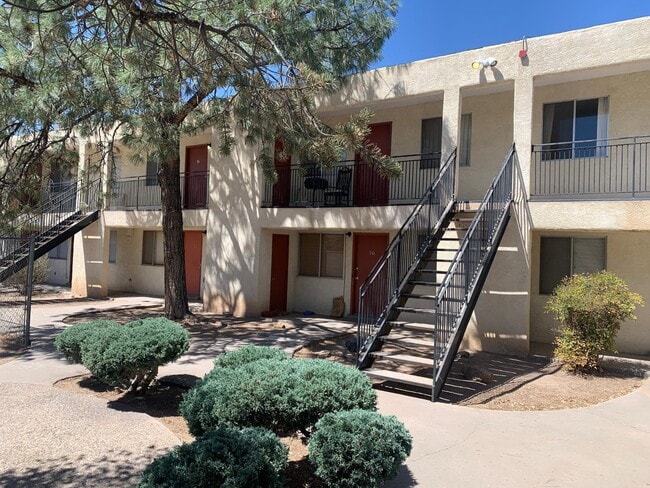 Photo - 1431 Girard Blvd NE Unit Apt 29