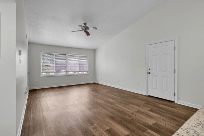 Photo - Almost New & Ready for you! Lovely 1 Bedroom/1 Bath Condo Unit 3