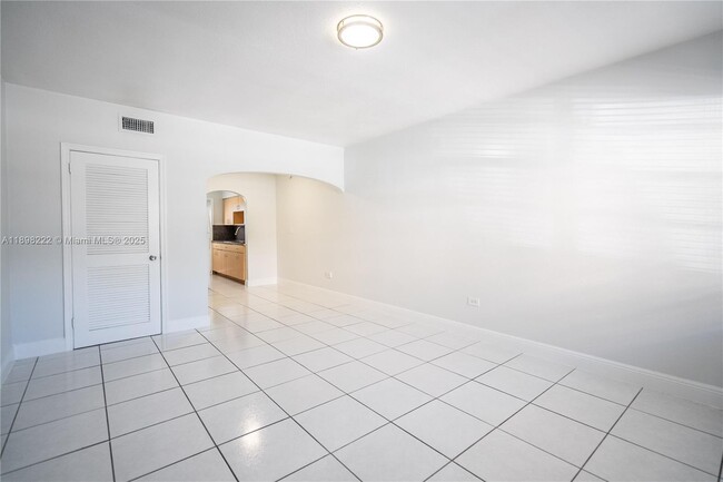 Photo - 430-481 81st St Unidad 3