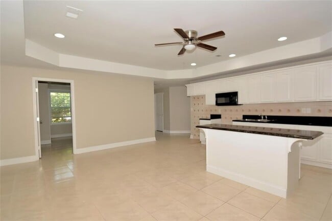 Photo - 618 Tradwell Pl NE