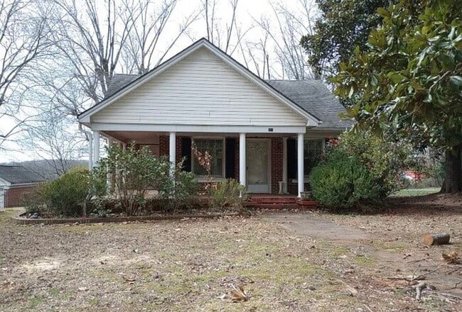 Building Photo - 5 Bedroom 2 Bath Rental