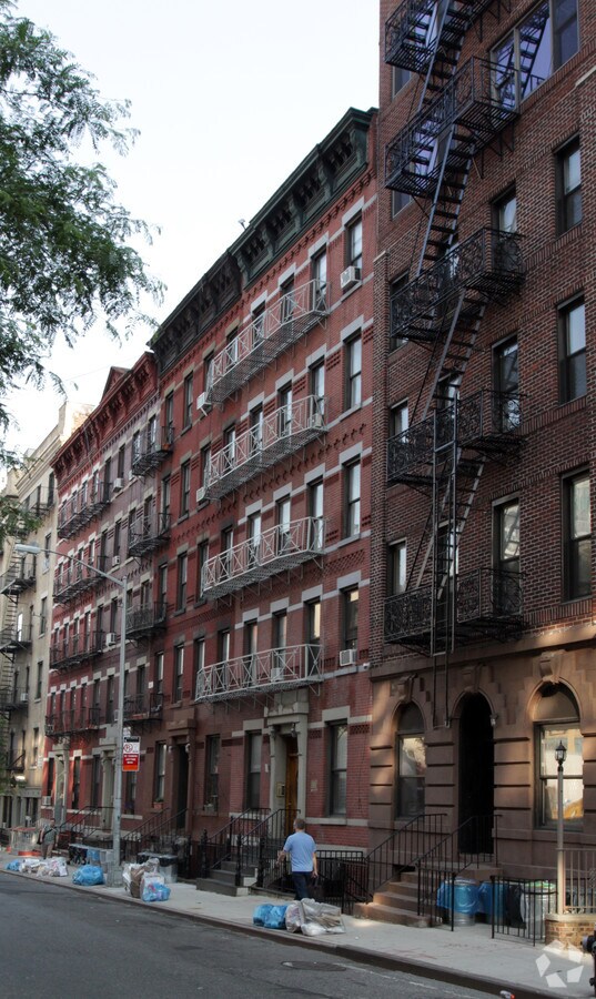 533 CON 49th St - 533 W 49th St