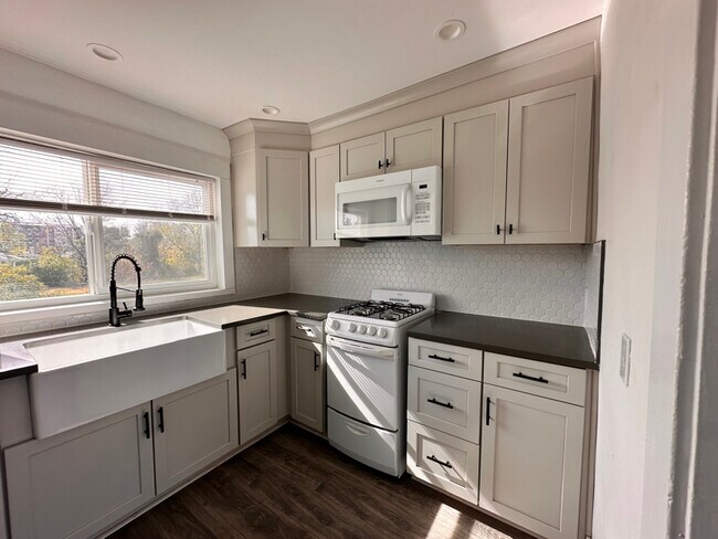 Photo - 117 W 2nd St Unidad A