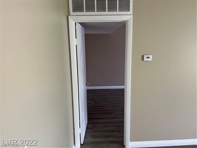 Photo - 625 S Royal Crest Cir