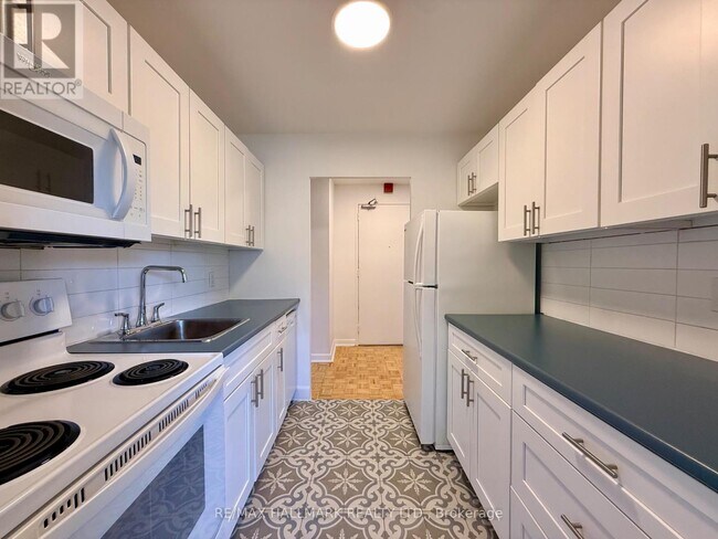 Photo - 30 Upper Canada Dr Unit 101