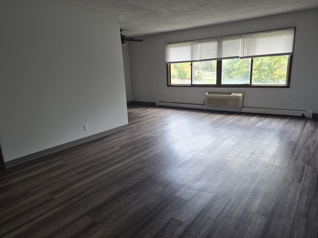 Building Photo - 1715 Edgewood Dr NW Unit 1715-10