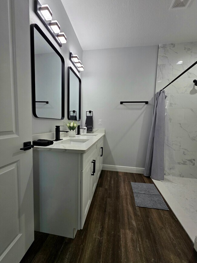 Photo - 7105 Happiness St