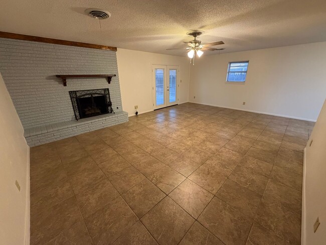 Photo - 5003 Hall Ave
