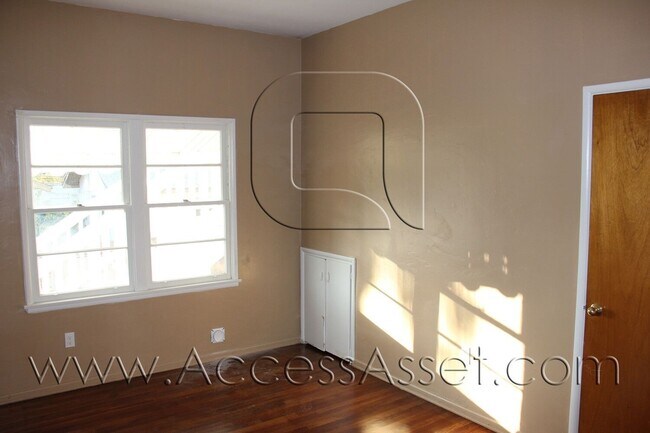 Photo - Charming 1 Bed/1 Bath Bottom Unit In The H...