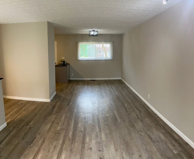 Photo - 233 Lincolnshire Rd