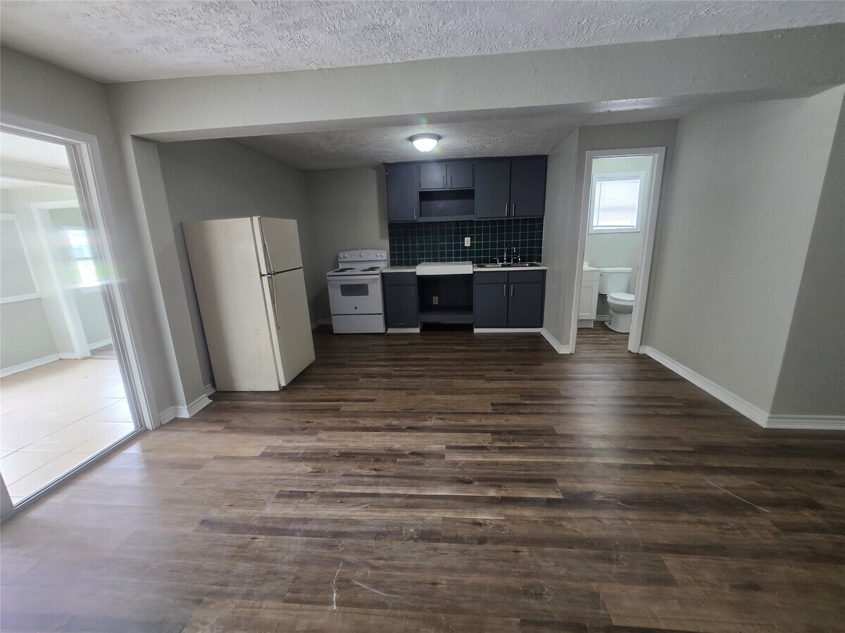 Photo - 202 N Logan St