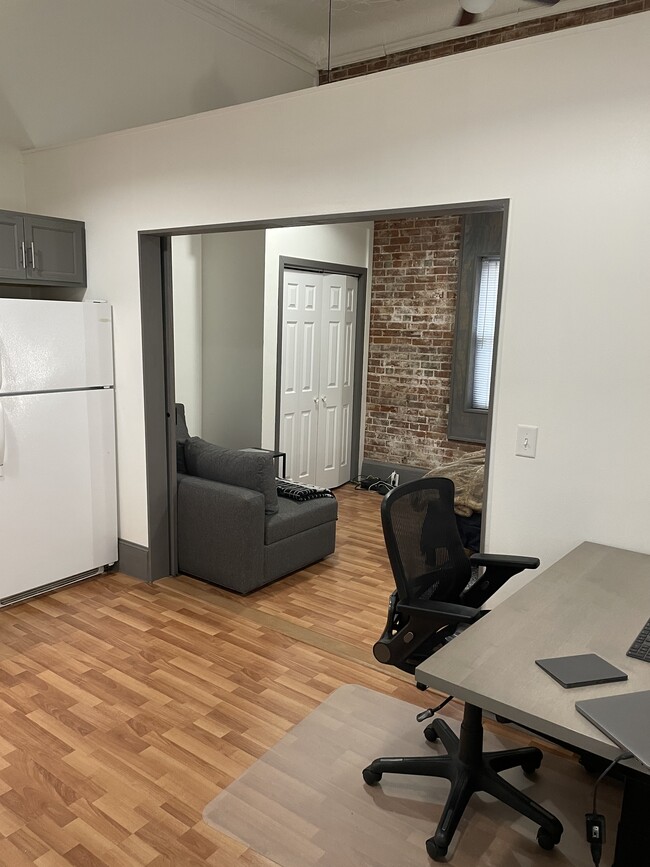 Photo - 400 Main St E Unit 6