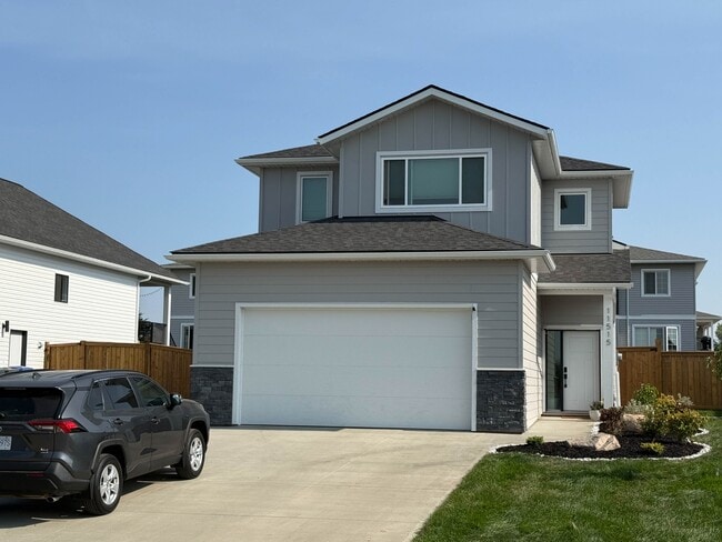 Building Photo - 11515-1102A 102A St