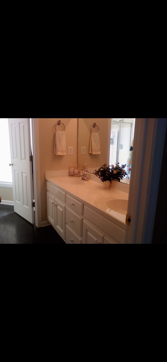 Photo - 213 Chapwith Rd