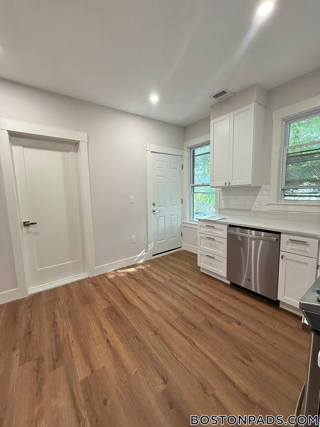 Photo - 147 E Cottage St Unit 2